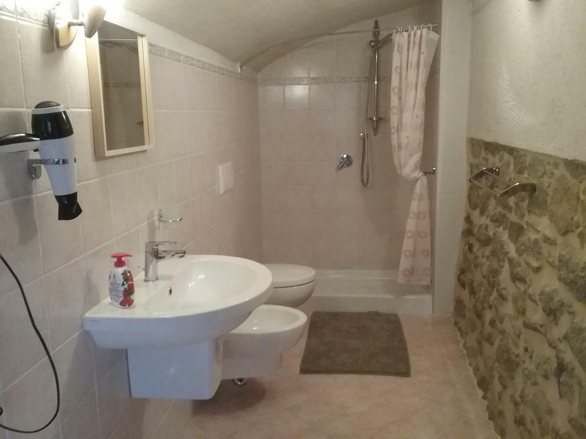 Il Casolare Bioenergetico Bed & Breakfast Albareto  Exterior foto